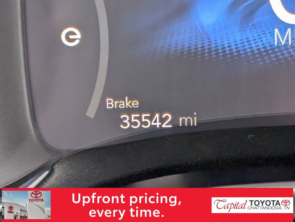 Used 2024 Chrysler Pacifica Select image 21