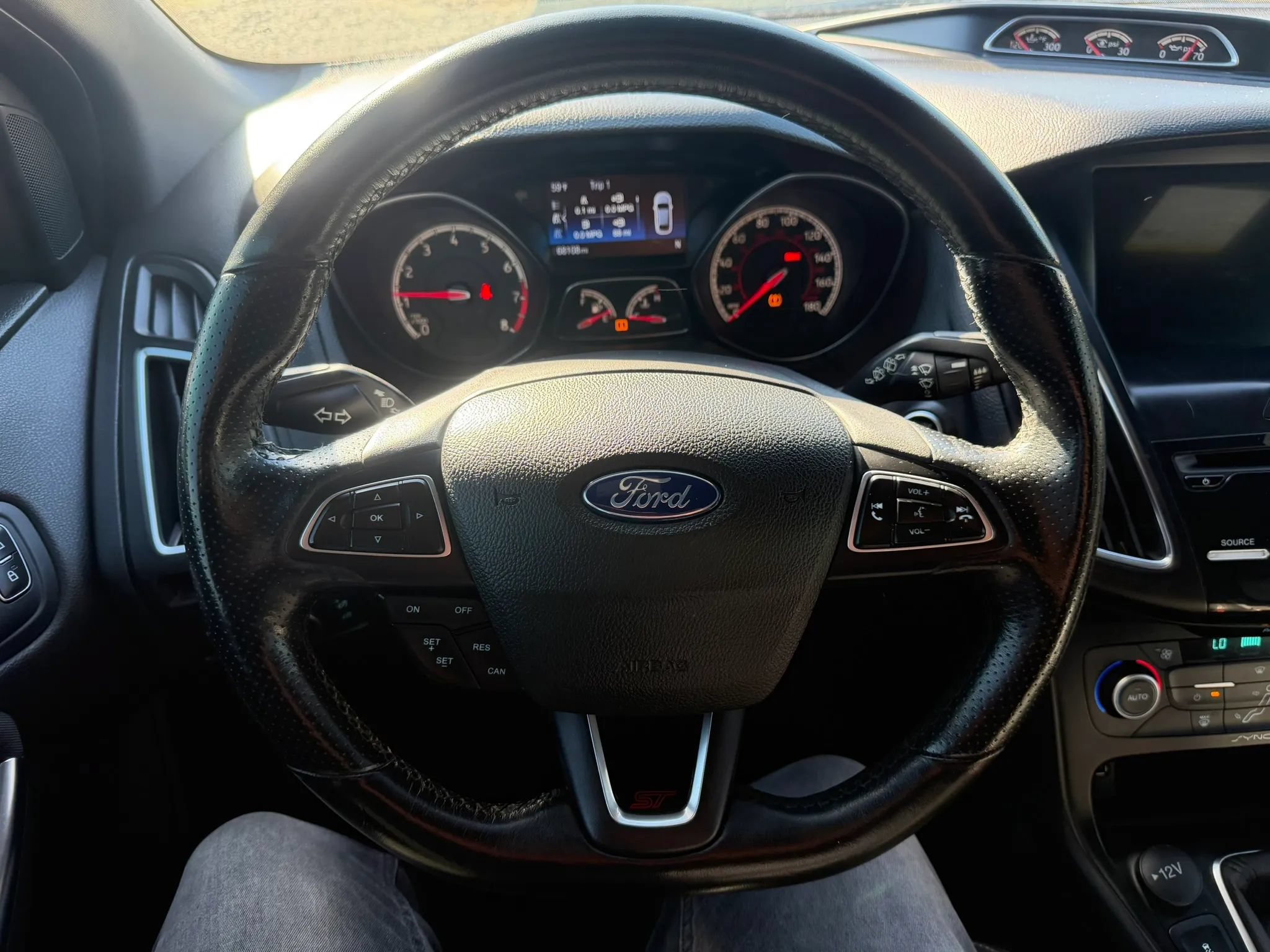 Used 2018 Ford Focus ST w/ Equipment Group 401A FWD image 12
