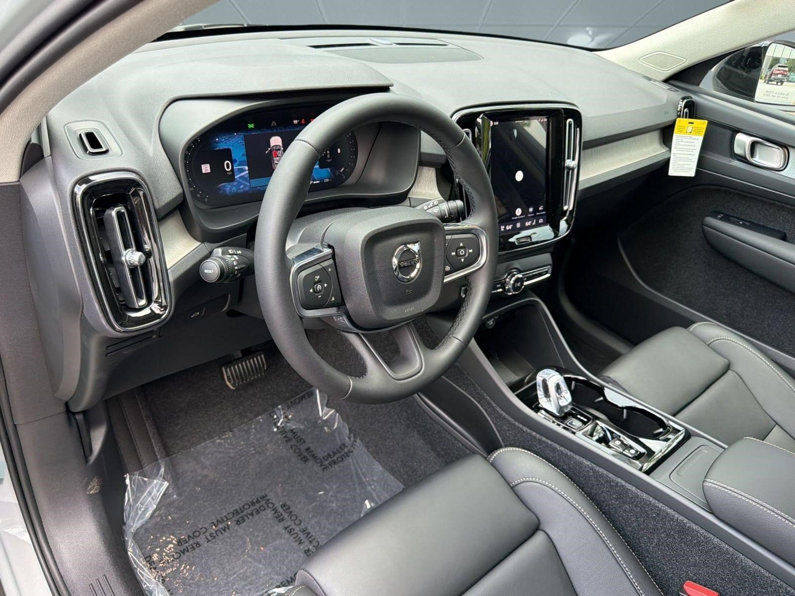New 2026 Volvo XC40 B5 Plus w/ Protection Package Premier AWD/4WD image 4