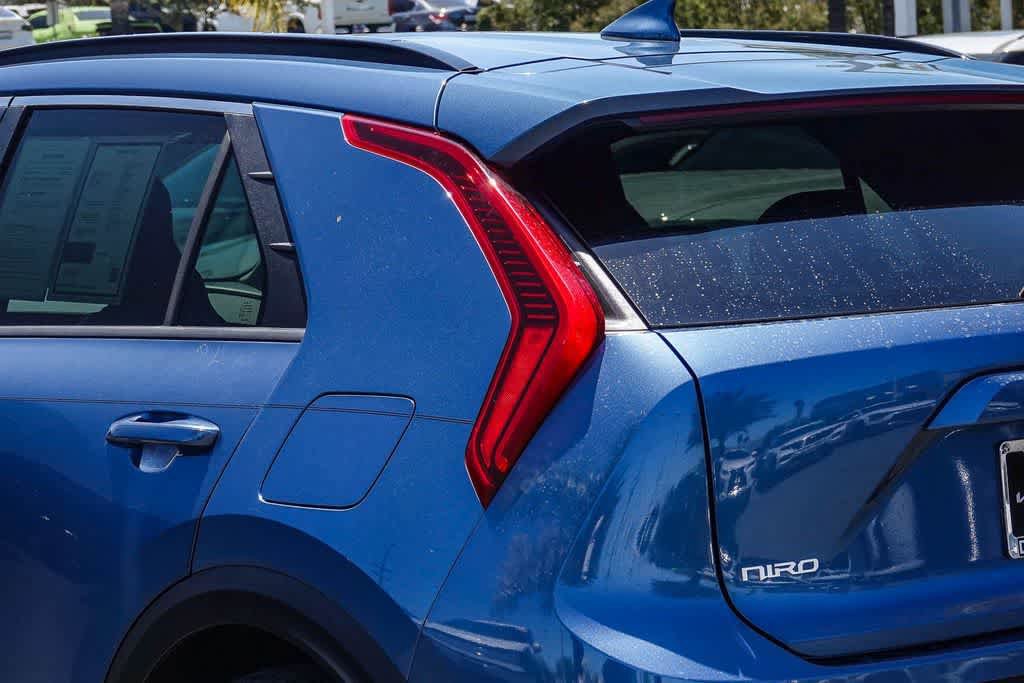 Certified 2023 Kia Niro EX FWD image 7