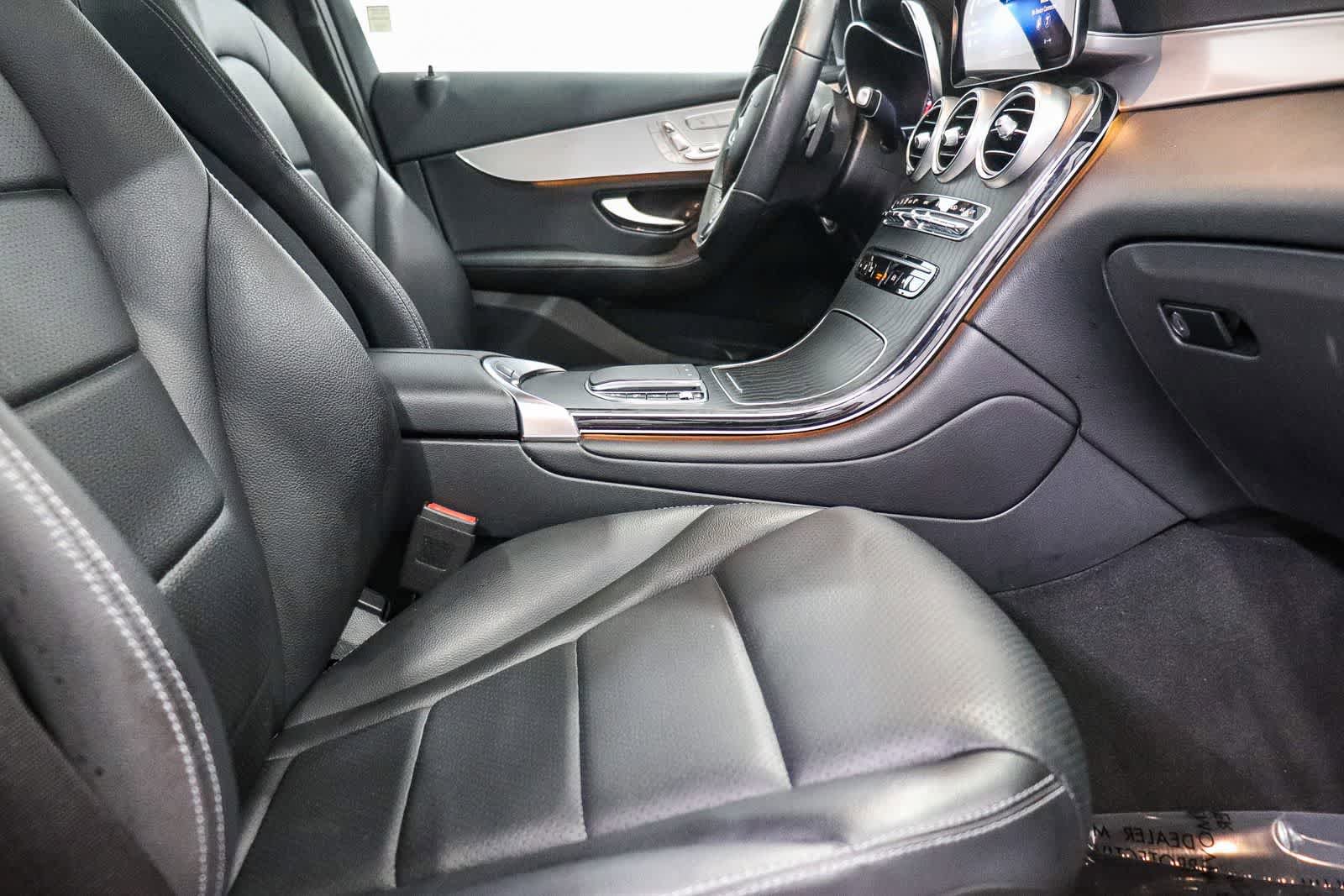 Used 2021 Mercedes-Benz GLC 300 4MATIC image 16