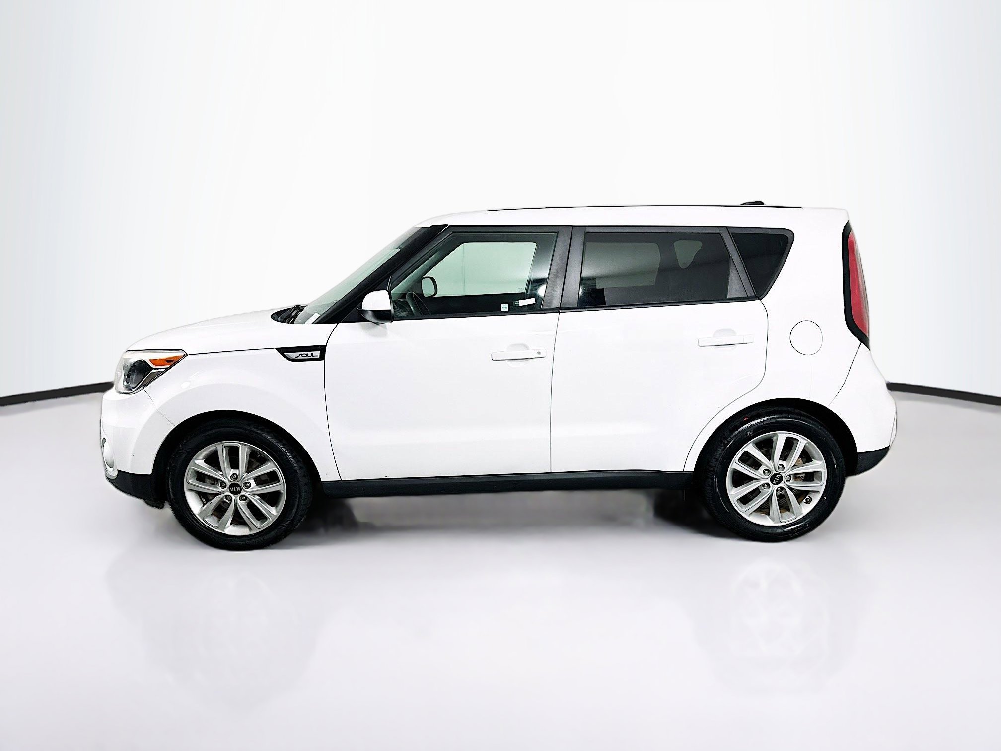 Used 2017 Kia Soul + FWD image 4