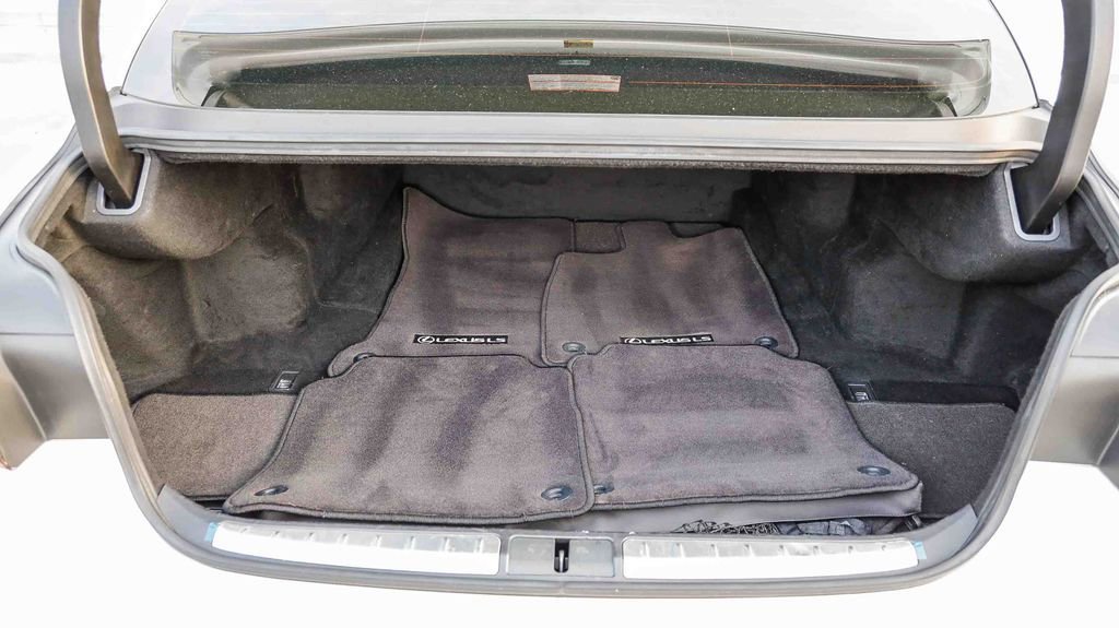 Used 2021 Lexus LS 500 w/ Interior Upgrade Package image 31