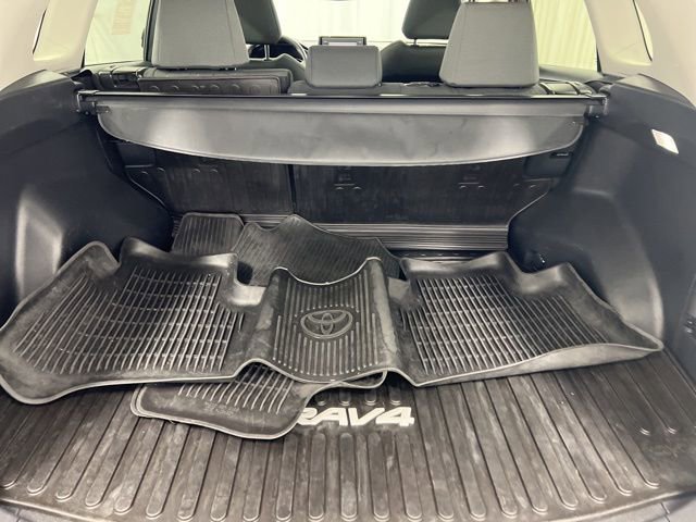 Used 2022 Toyota RAV4 XLE w/ Convenience Package image 9