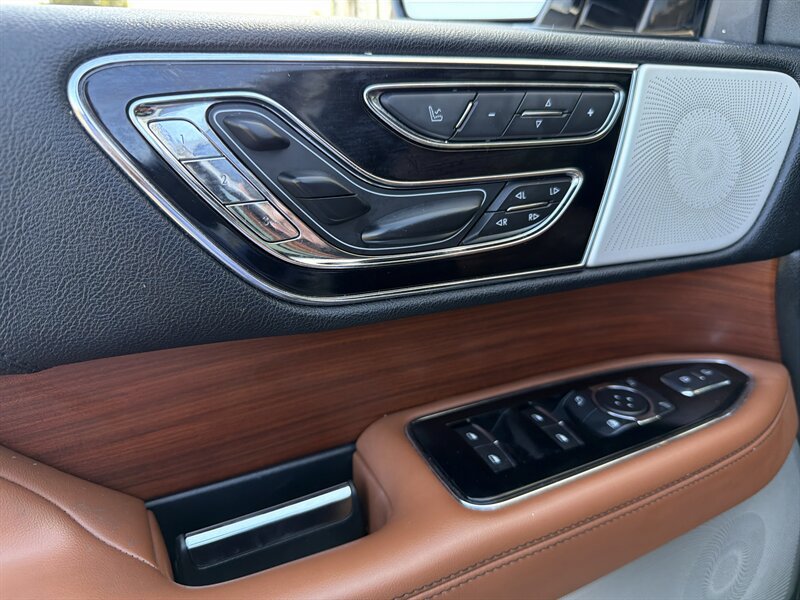 Used 2020 Lincoln Navigator L Reserve w/ Luxury Package image 25