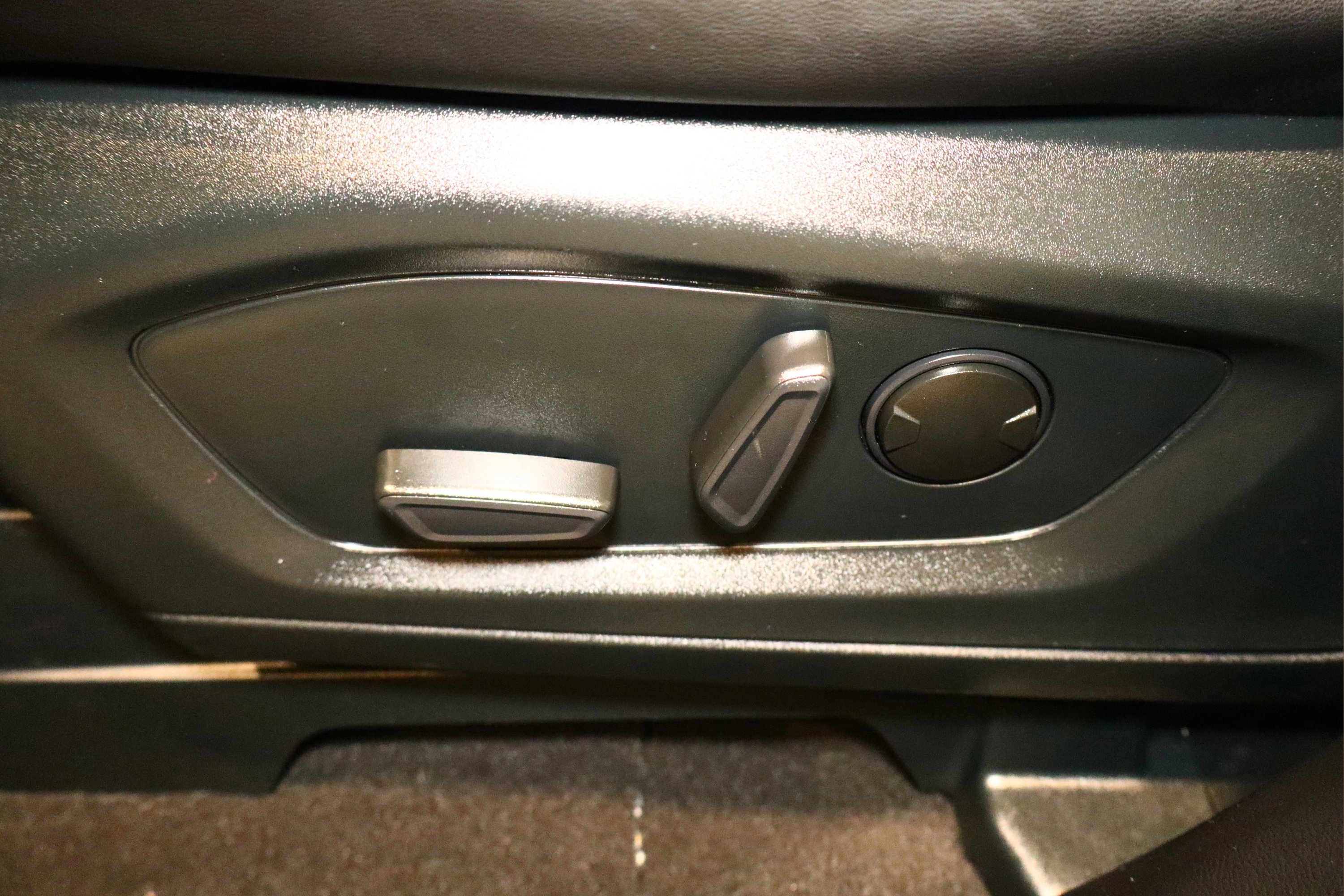 Used 2023 Ford Explorer XLT w/ Equipment Group 202A image 23