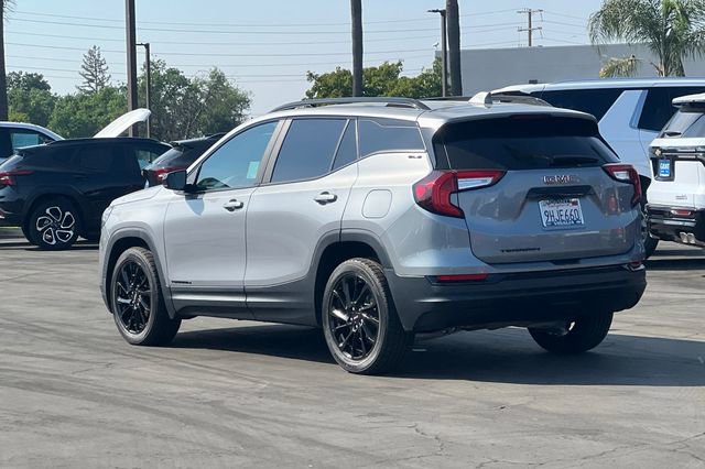 Used 2023 GMC Terrain SLE w/ Elevation Edition image 6