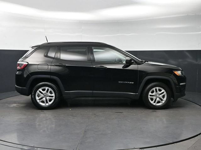 Used 2018 Jeep Compass Sport FWD image 4