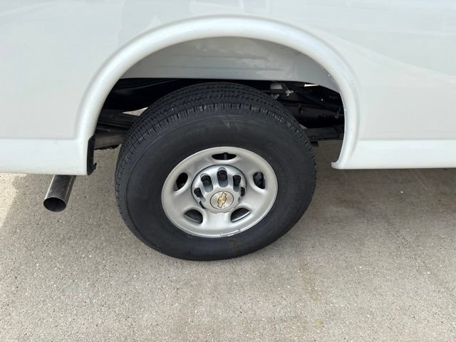 New 2026 Chevrolet Express 2500 Extended w/ Driver Convenience Package RWD image 9