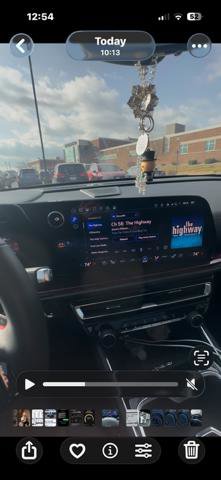 Used 2024 Chevrolet Traverse RS image 3