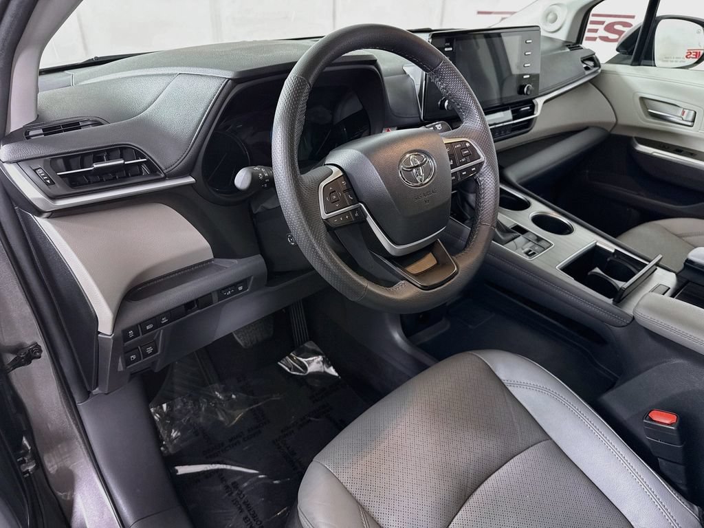 Certified 2024 Toyota Sienna Limited AWD/4WD image 19