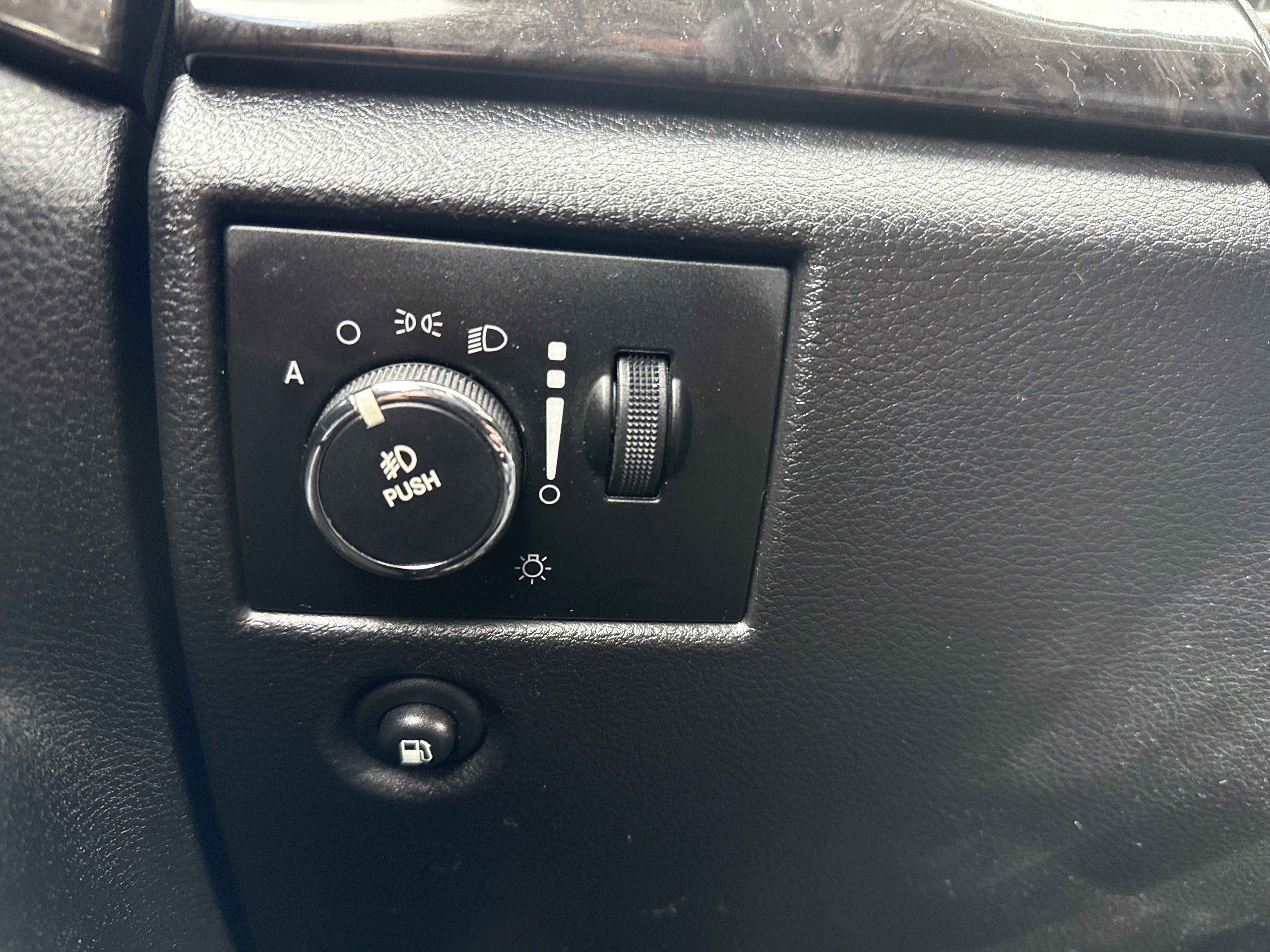 Used 2012 Jeep Grand Cherokee Laredo image 16