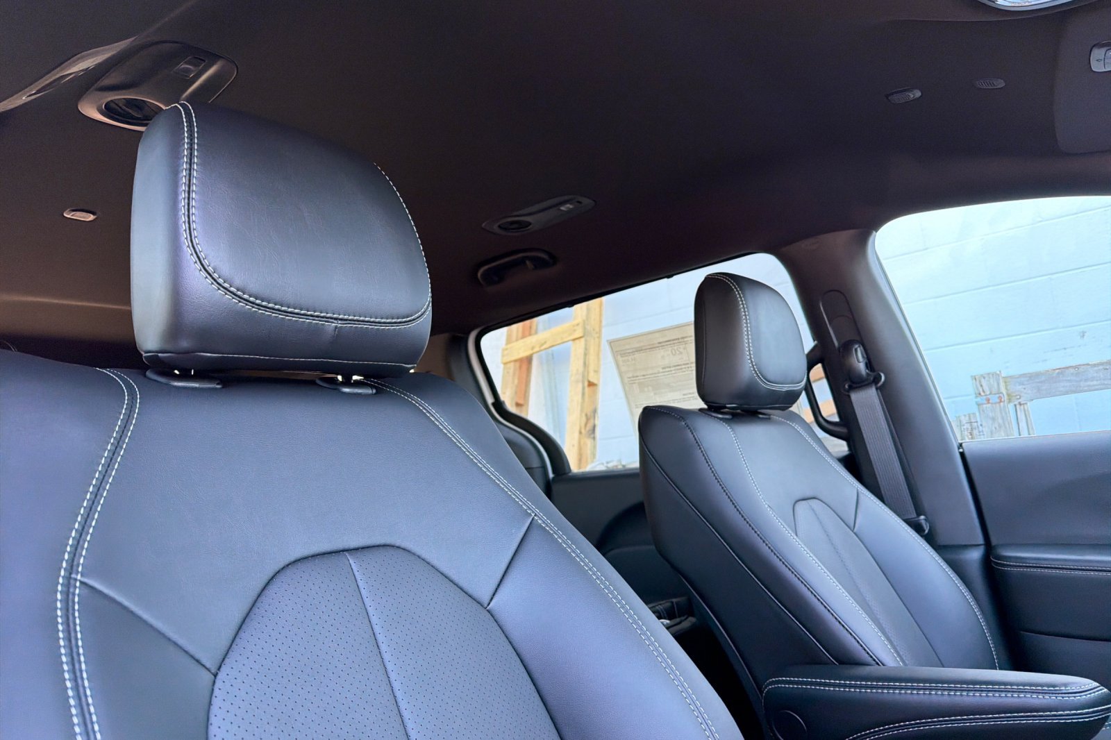 New 2026 Chrysler Pacifica Select AWD/4WD image 16