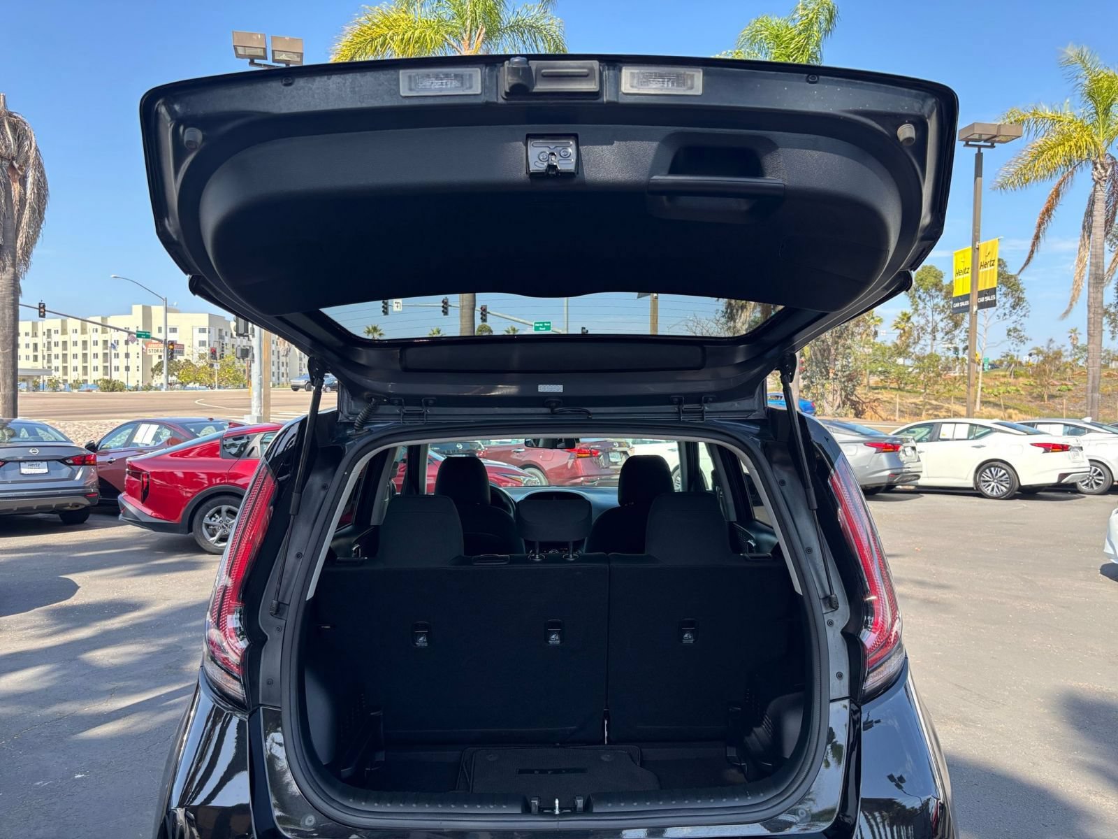 Used 2025 Kia Soul LX w/ LX Technology Package FWD image 29