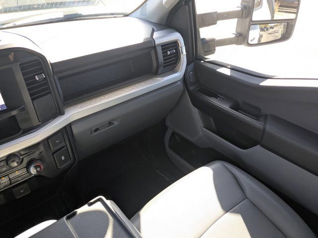 Used 2024 Ford F550 4x4 Crew Cab Super Duty image 18