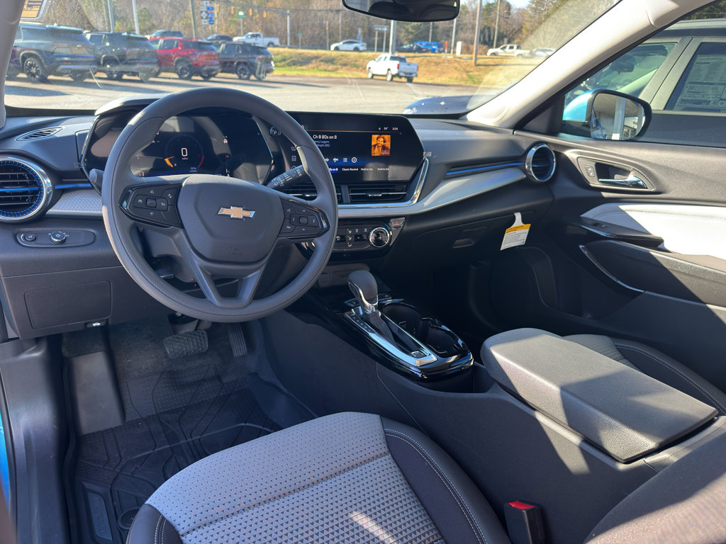 New 2026 Chevrolet Trax LT w/ Sunroof Package FWD image 19