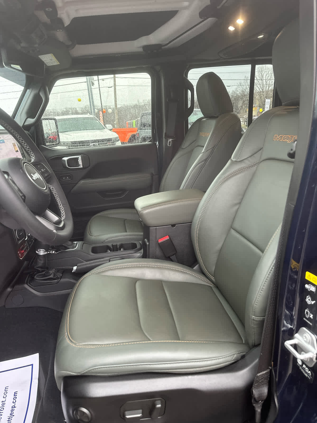 Used 2025 Jeep Gladiator Mojave AWD/4WD image 11