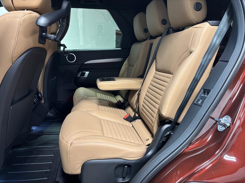 New 2026 Land Rover Discovery Limited Edition image 26