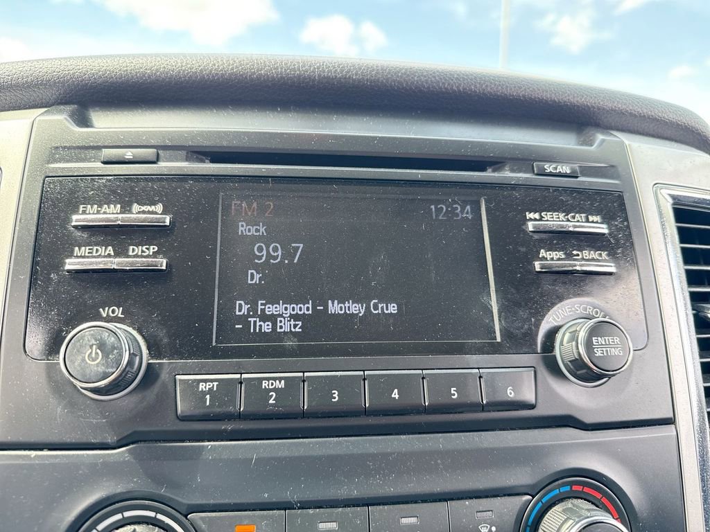 Used 2017 Nissan Titan SV RWD image 16