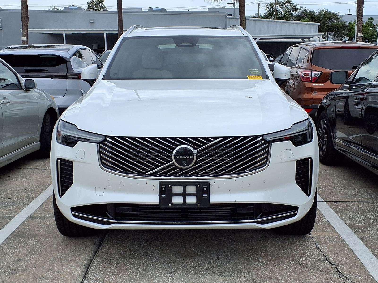 Used 2025 Volvo XC90 T8 Plus AWD/4WD image 2
