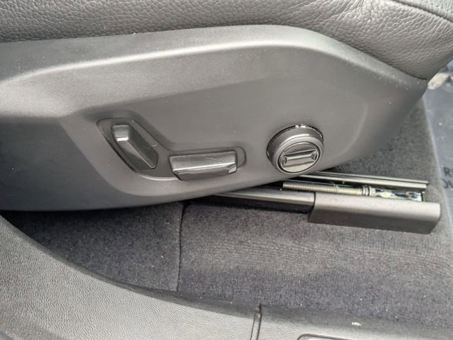 Used 2025 Volvo XC60 B5 Plus image 39