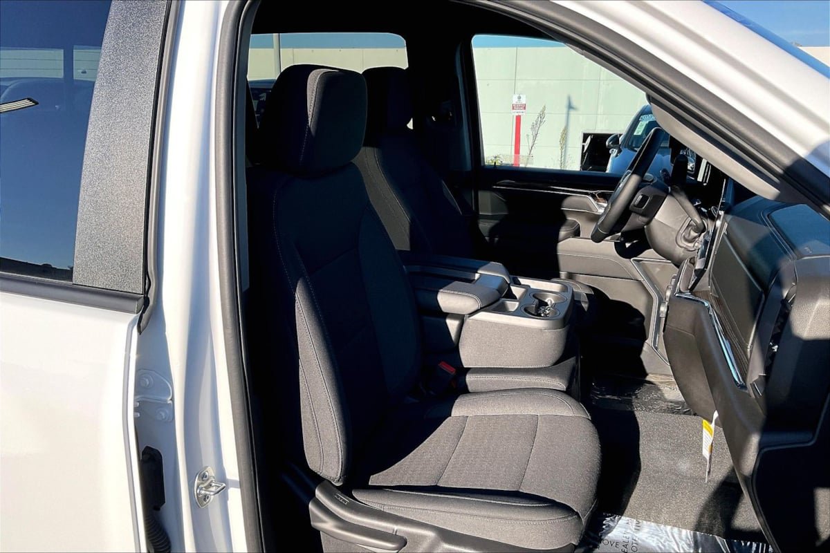 Used 2025 Chevrolet Silverado 3500 LT w/ Safety Package AWD/4WD image 7