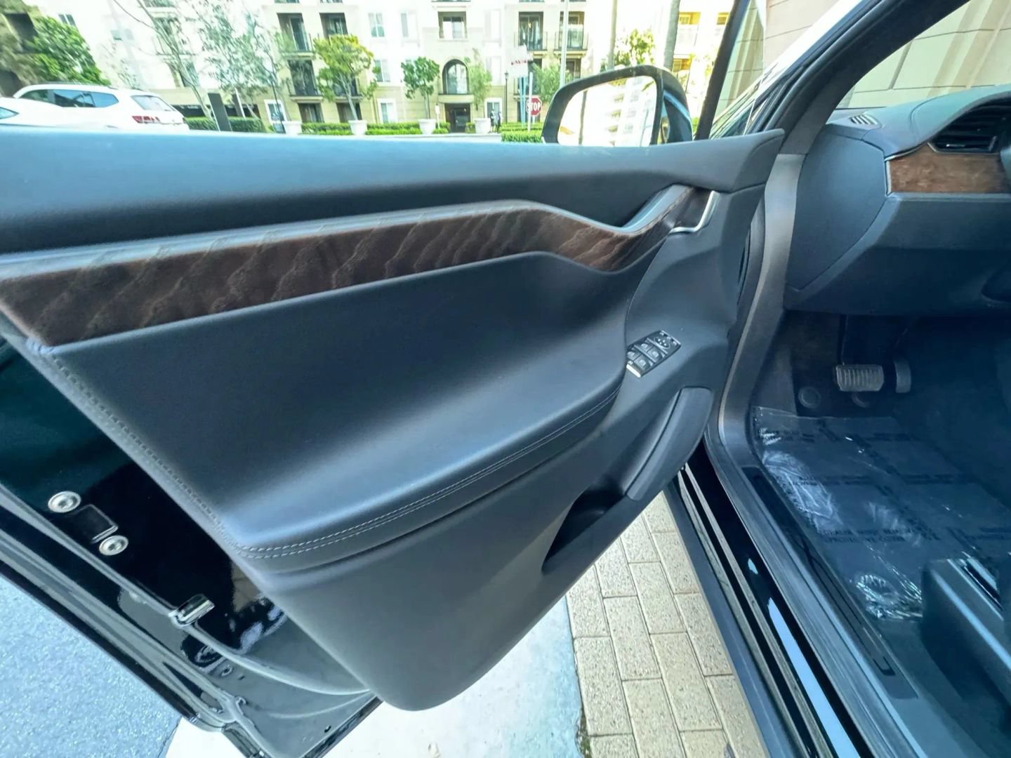 Used 2018 Tesla Model X 100D AWD/4WD image 31