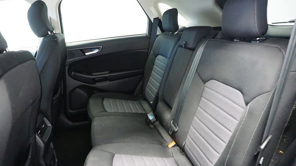 Used 2018 Ford Edge SE image 21