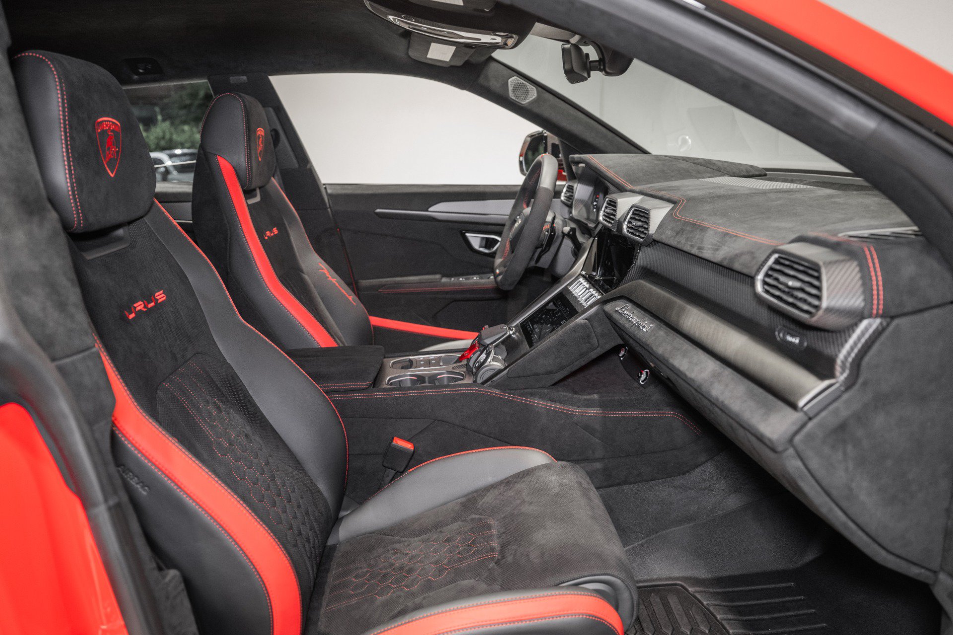 Used 2024 Lamborghini Urus Performante AWD/4WD image 25