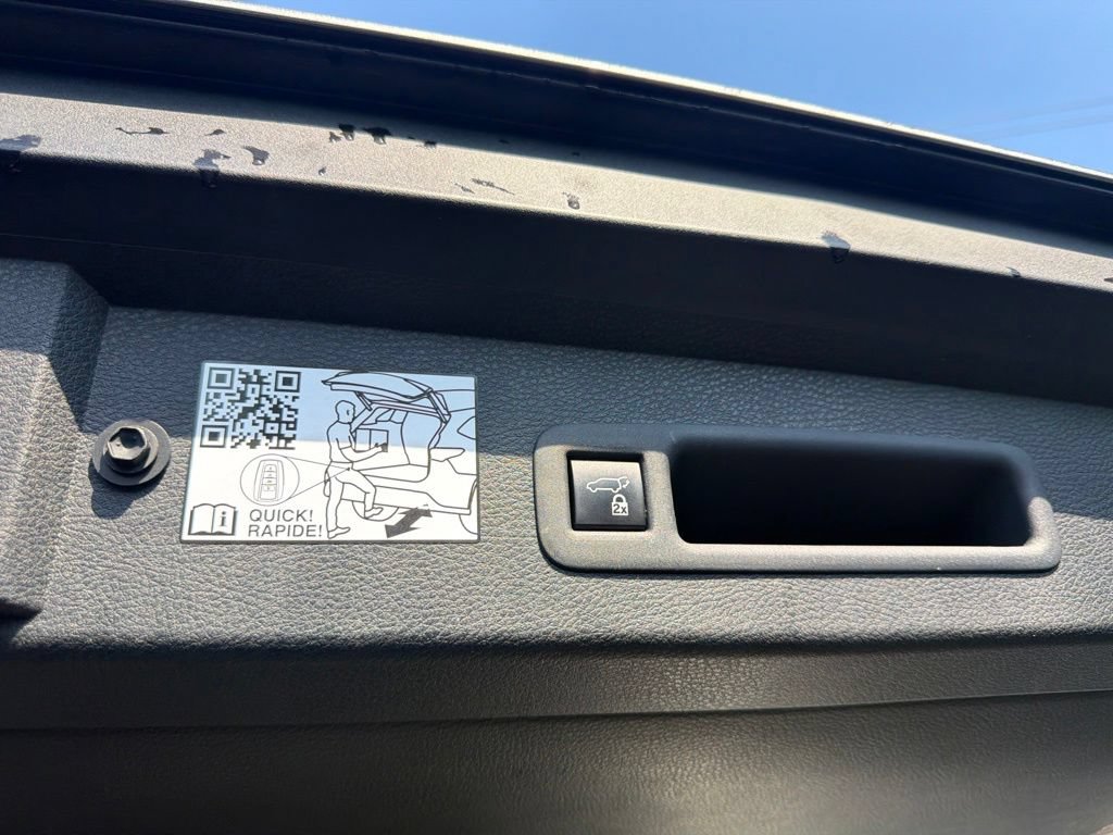 Used 2024 Toyota Sienna Platinum FWD image 24