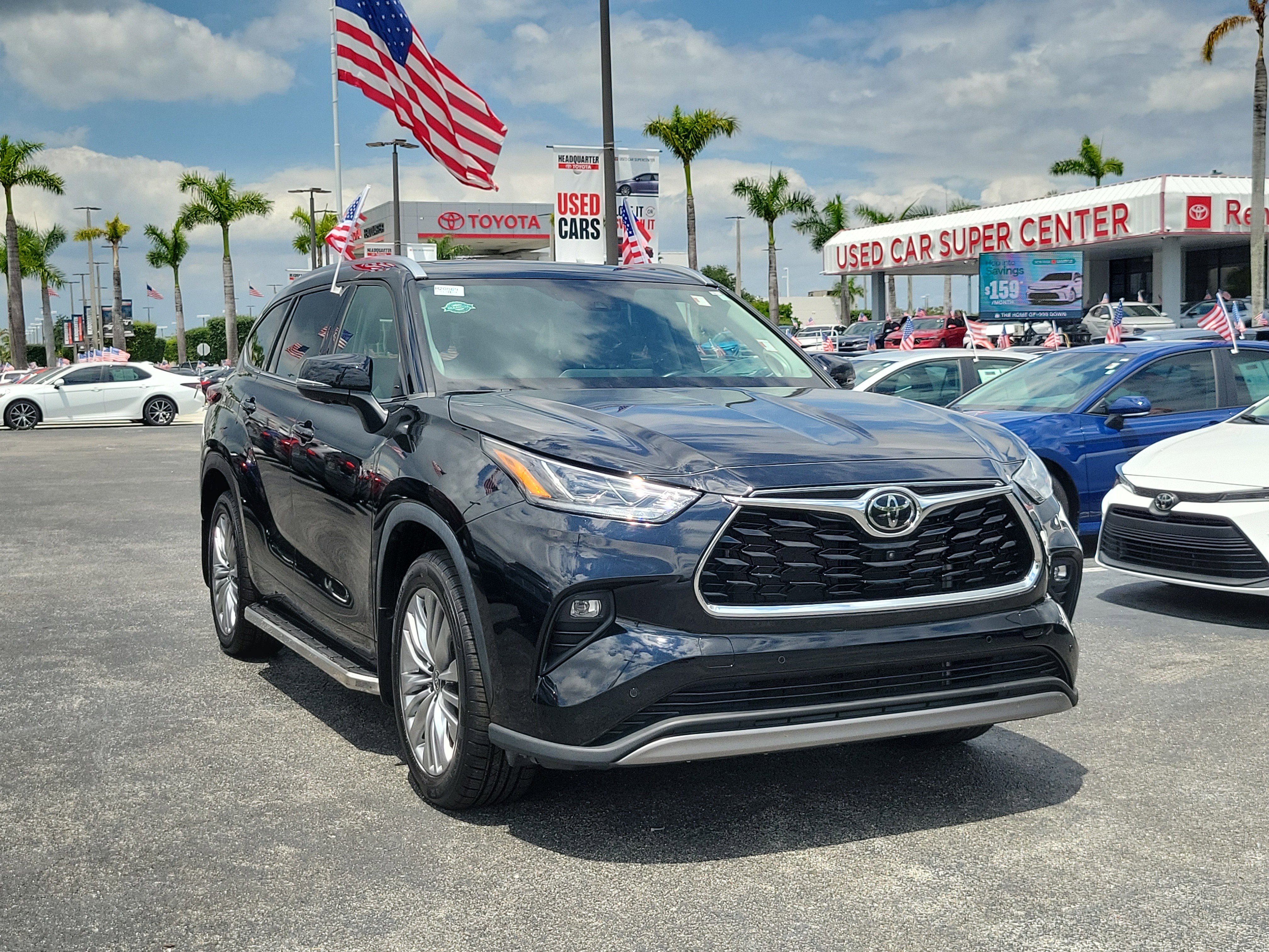 Used 2024 Toyota Highlander Platinum FWD image 2