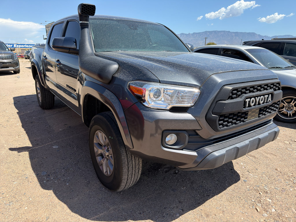 Used 2021 Toyota Tacoma SR5 AWD/4WD image 3