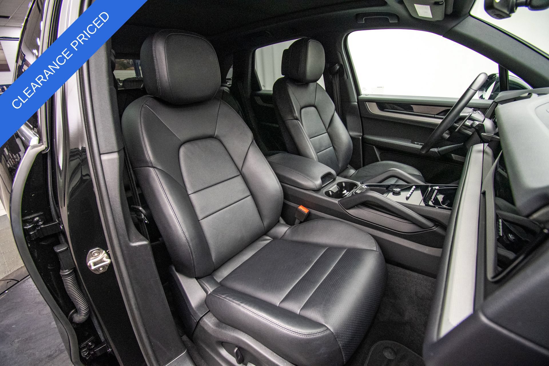 Used 2025 Porsche Cayenne AWD/4WD image 14