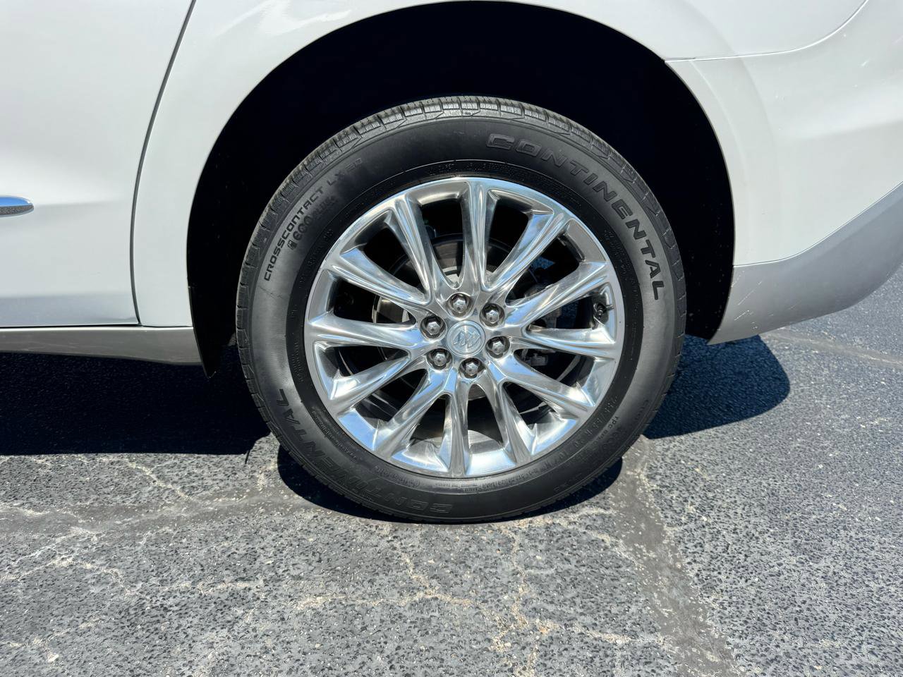 Used 2020 Buick Enclave Premium w/ Sun and Sites Package FWD image 10