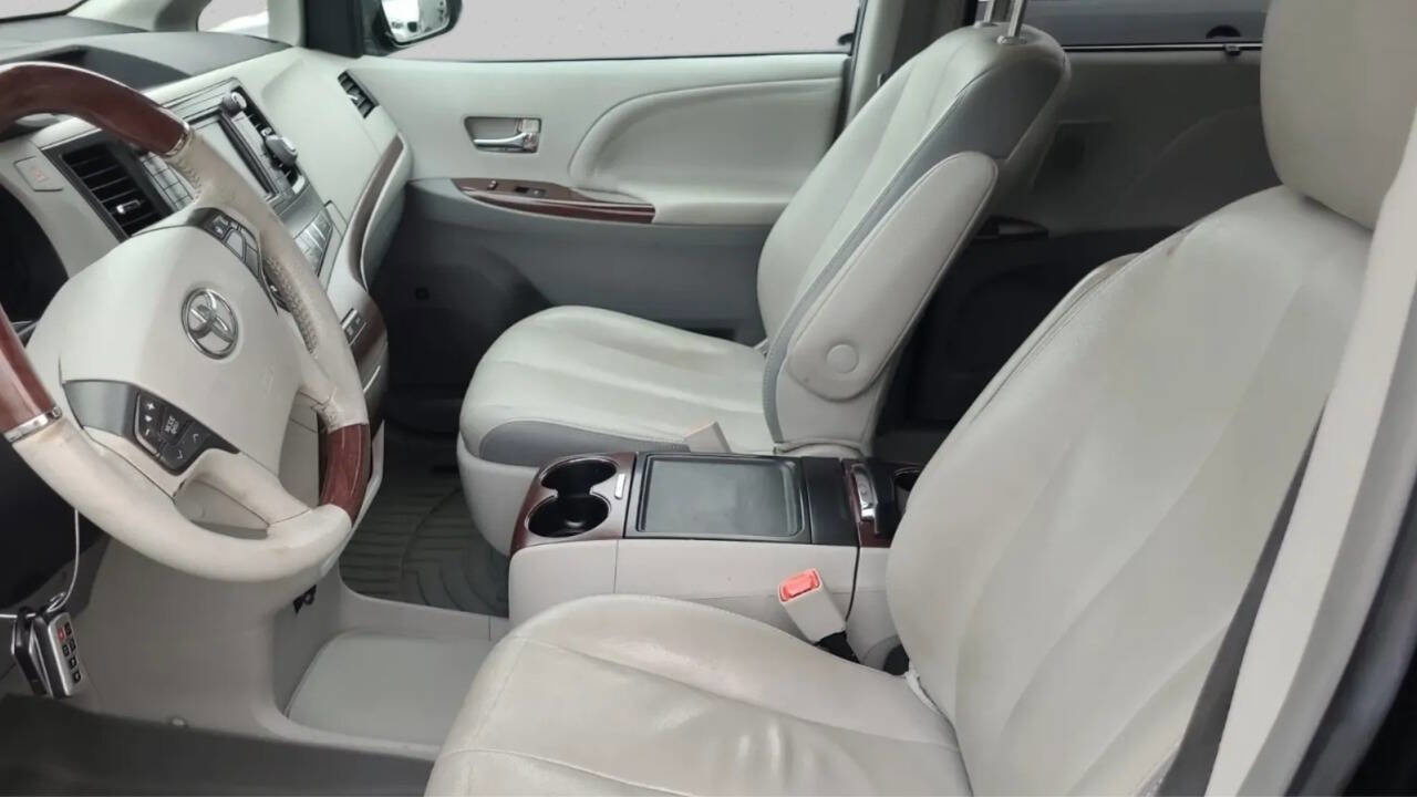 Used 2013 Toyota Sienna Limited image 10