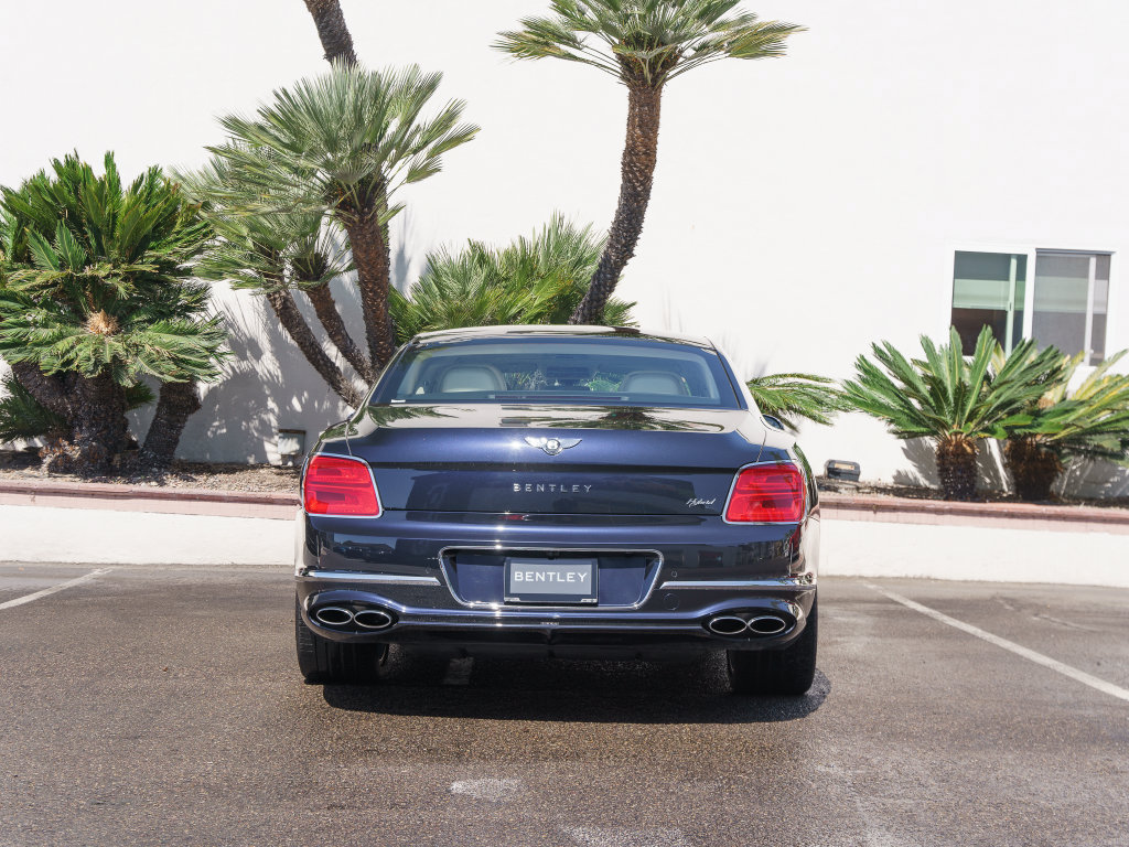 Used 2023 Bentley Flying Spur Plug-In Hybrid AWD/4WD image 28