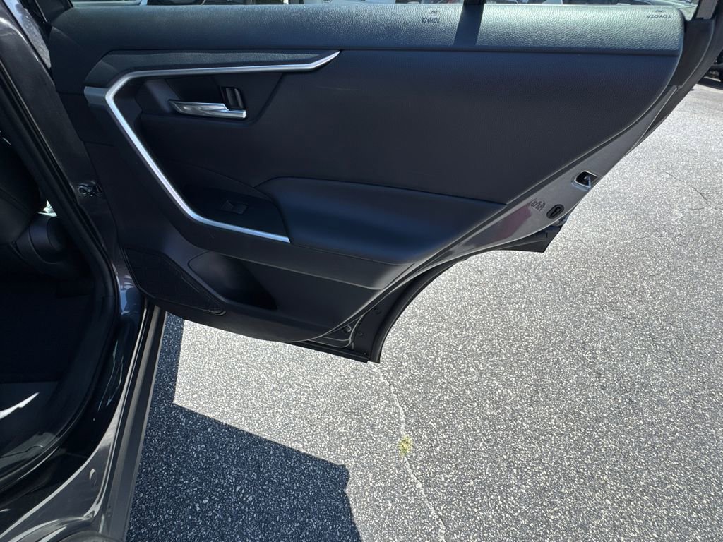 Used 2021 Toyota RAV4 XLE w/ Convenience Package FWD image 16