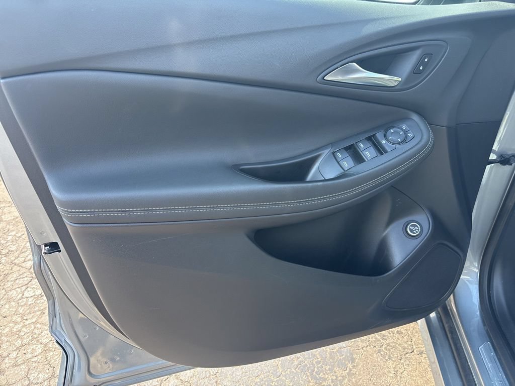 Used 2023 Buick Encore GX Select w/ Sport Touring Package FWD image 20