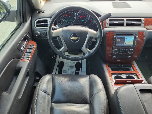 Used 2014 Chevrolet Suburban LTZ RWD image 15