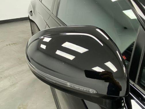 Used 2021 Bentley Flying Spur V8 AWD/4WD image 14