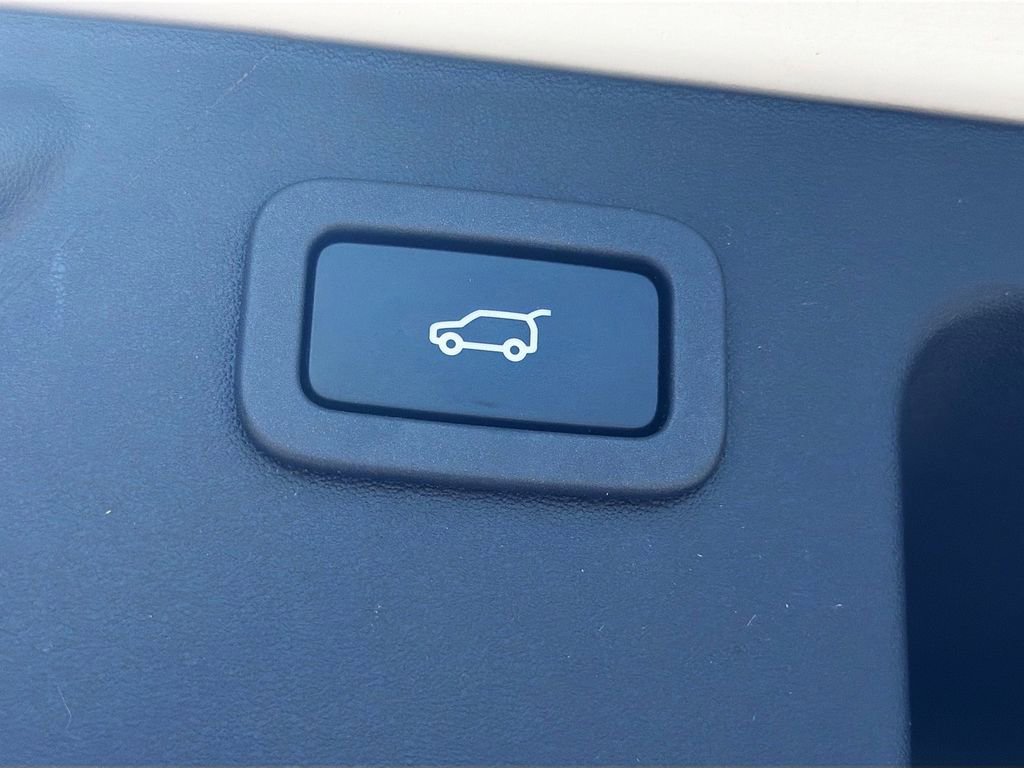 Used 2018 Land Rover Discovery Sport HSE image 13