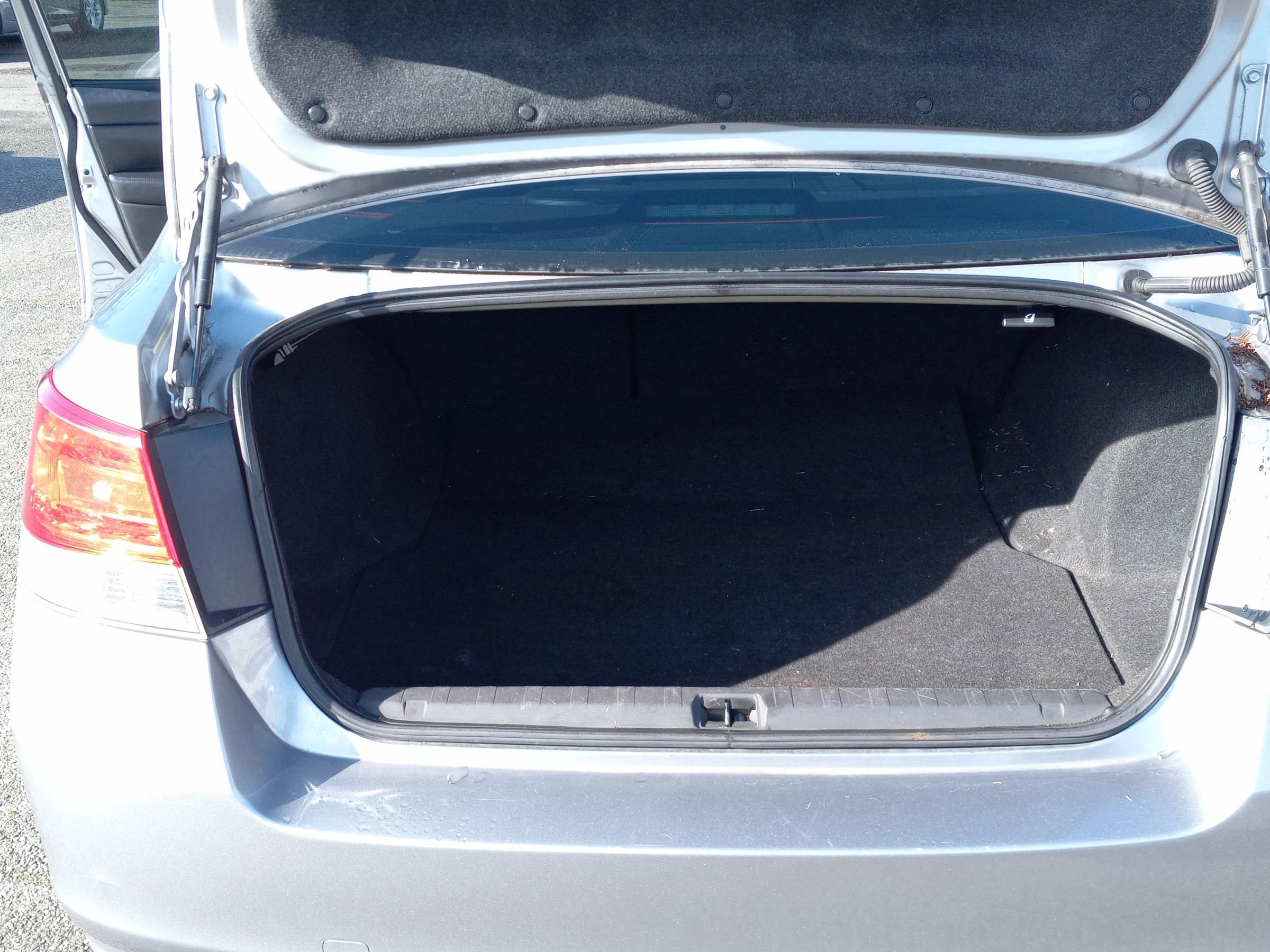 Used 2010 Subaru Legacy 2.5i Limited image 6