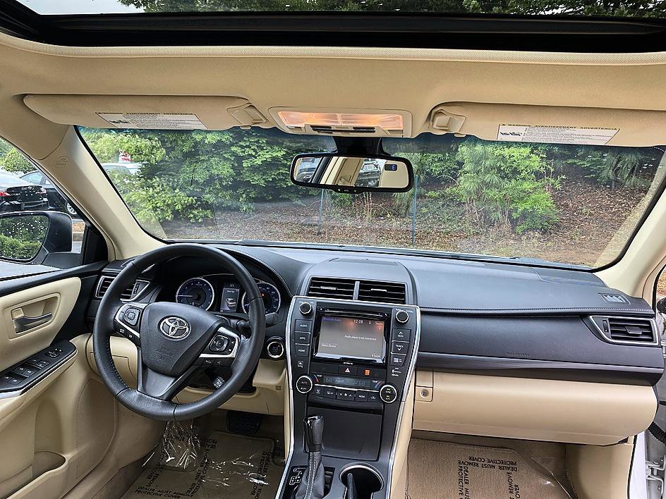 Used 2017 Toyota Camry XLE w/ Moonroof Package FWD image 19