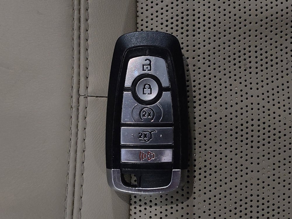 Used 2022 Ford Explorer Platinum w/ Equipment Group 601A AWD/4WD image 32