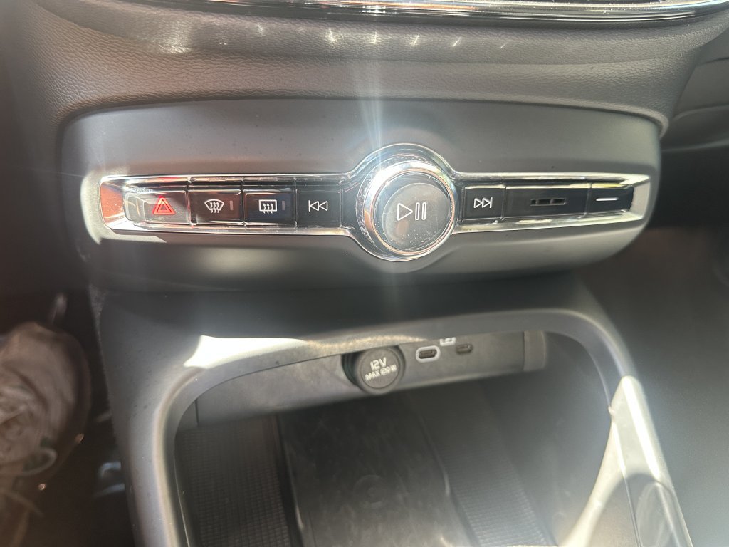 Used 2023 Volvo C40 P8 Recharge Plus AWD/4WD image 22