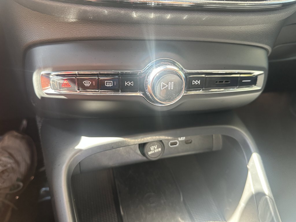 Used 2023 Volvo C40 P8 Recharge Plus image 22