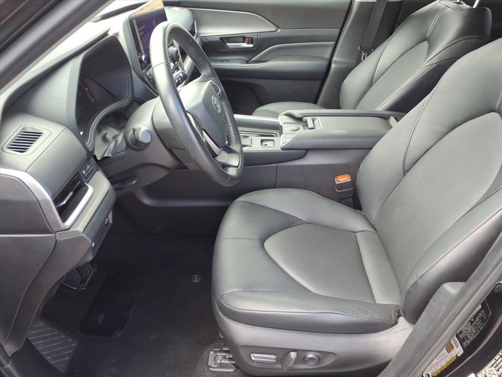 Certified 2025 Toyota Grand Highlander AWD image 12