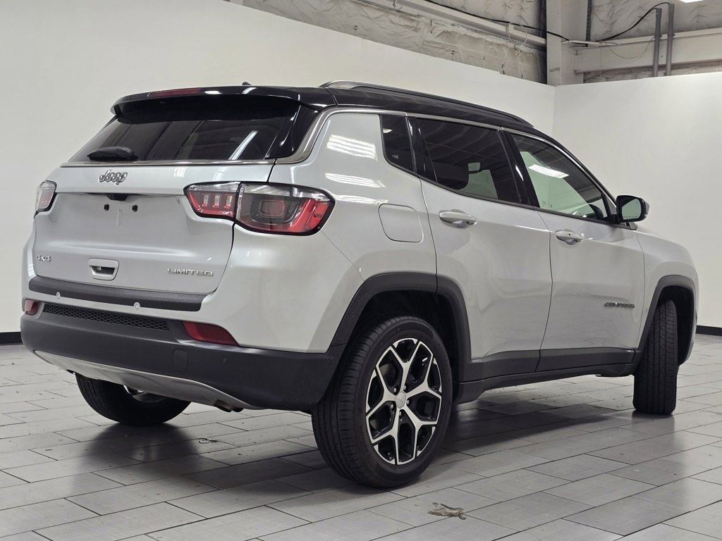 Used 2024 Jeep Compass Limited image 16