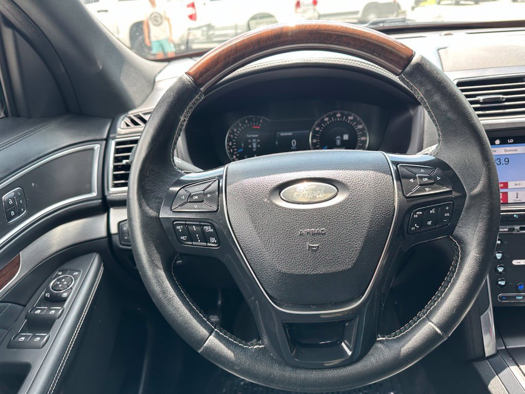Used 2017 Ford Explorer Platinum AWD/4WD image 29