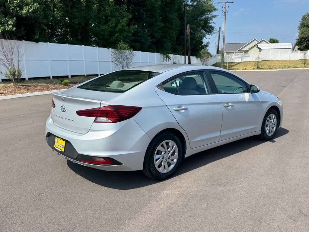 Used 2019 Hyundai Elantra SE FWD image 3